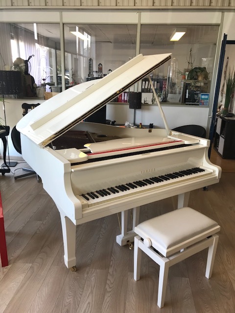 Piano Yamaha d'occasion YAMAHA G2 BLANC - Pianoshop