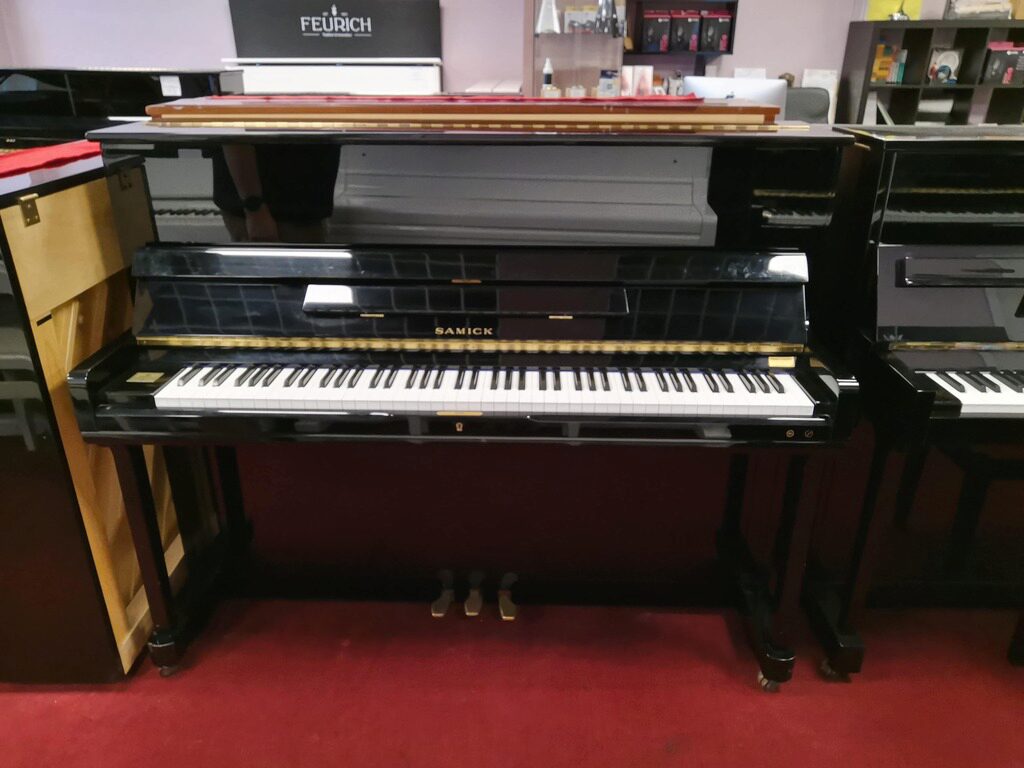 Piano droit Yamaha SU118C - Le pianiste
