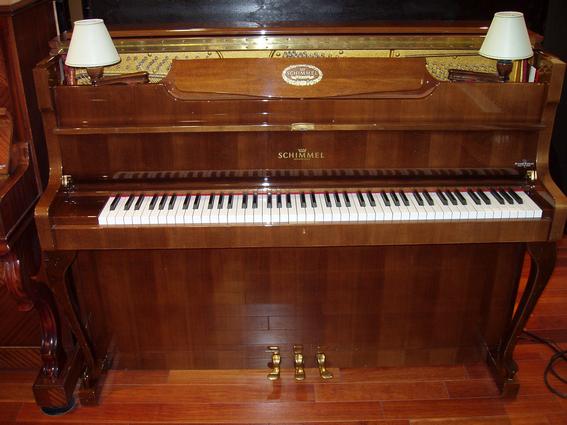 SCHIMMEL piano droit C 116 T tradition - meilleur prix